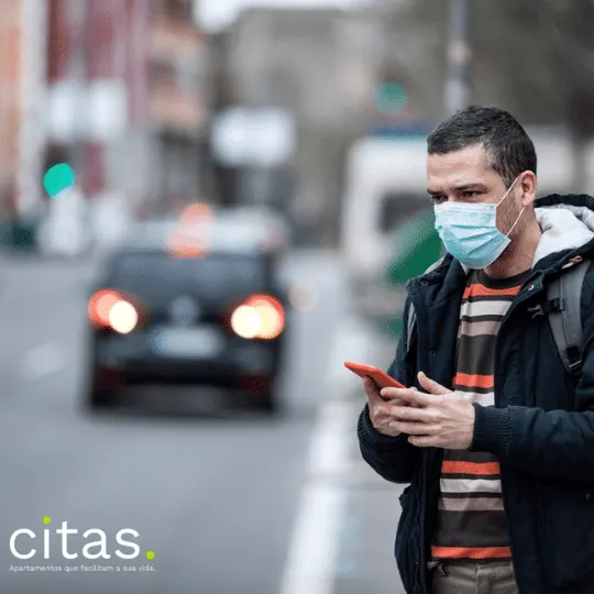 Utilizar aplicativos de carona e de transporte